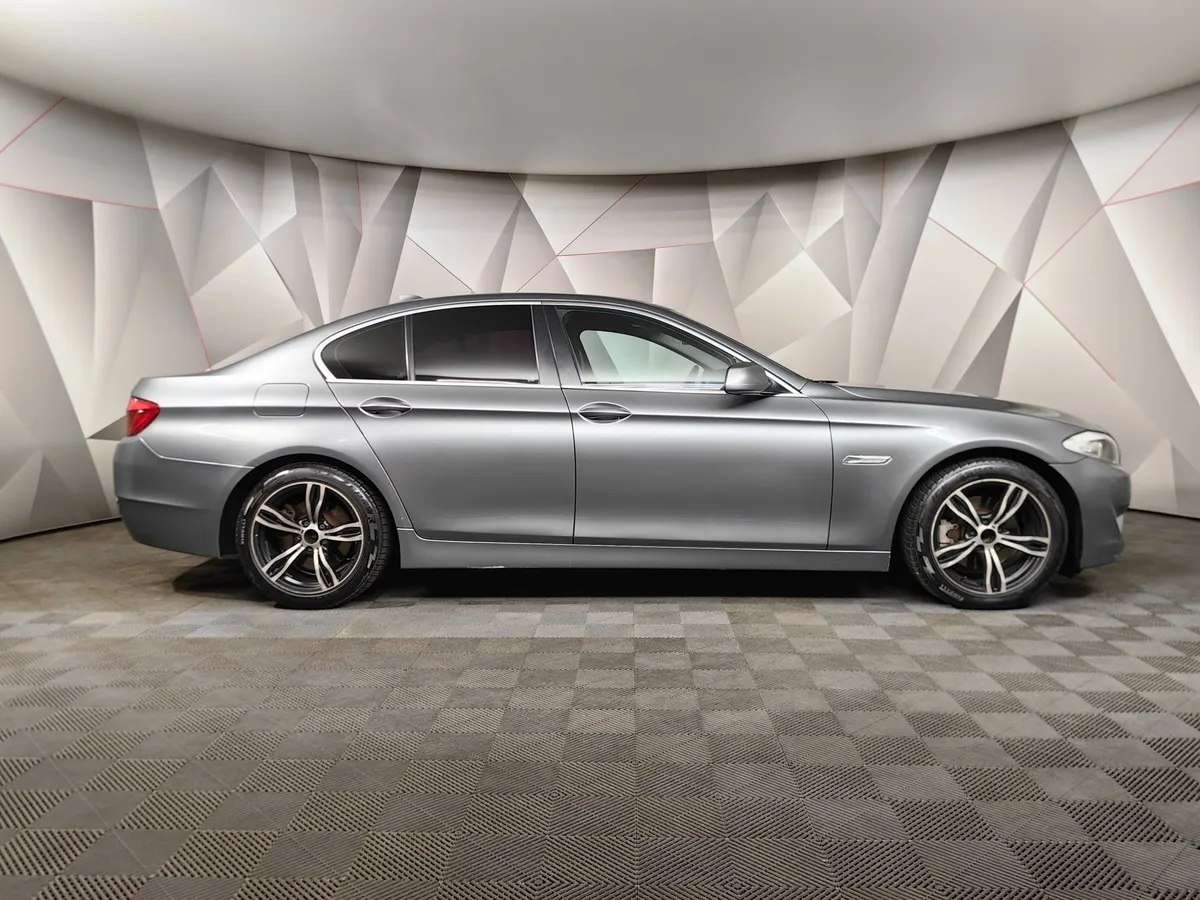 BMW 5 серия 528i AT (258 л.с.) Серый в АВИЛОН. Слайд №6