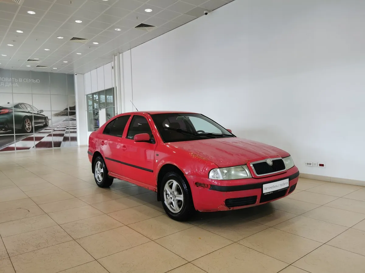Skoda Octavia 1.6 MT (102 л.с.) Красный в АВИЛОН. Слайд №3