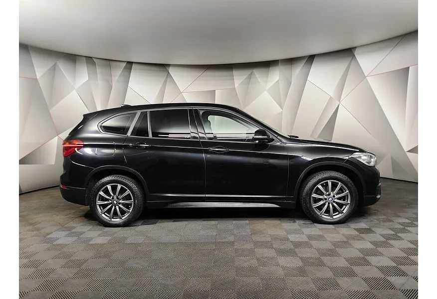 LIVE. Слайд №3