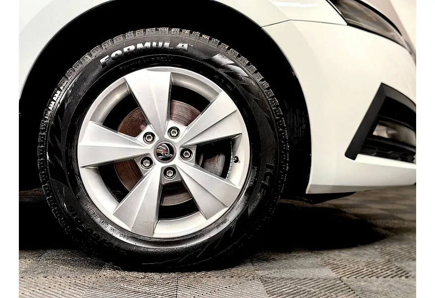 Skoda Octavia 1.6 AT FWD (110 л.с.) Style Plus Белый в АВИЛОН. Слайд №9