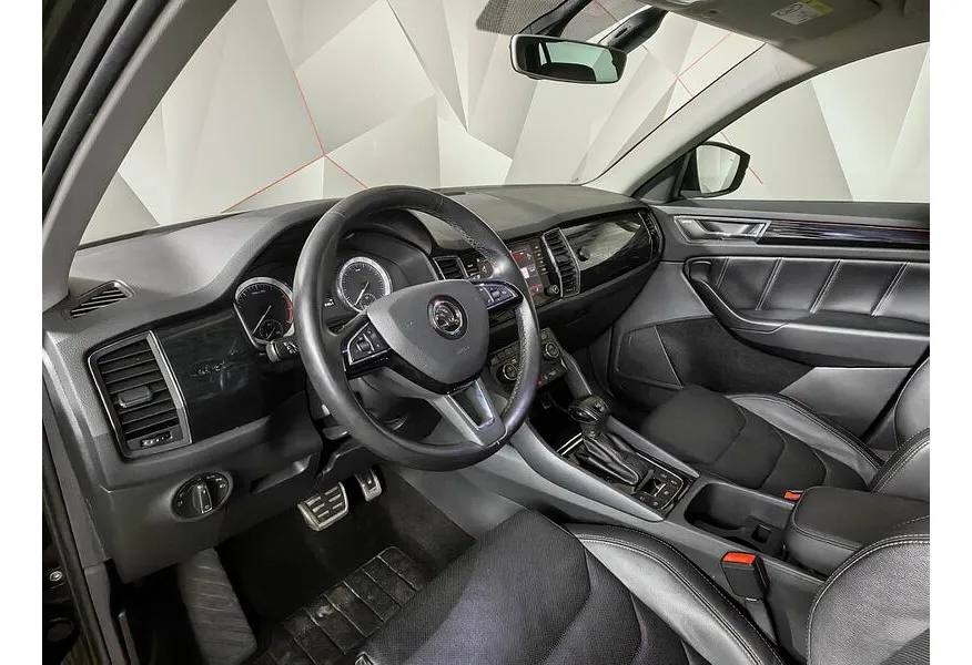 Skoda Kodiaq 2.0 TSI DSG 4X4 (180 л.с.) Черный в АВИЛОН. Слайд №18