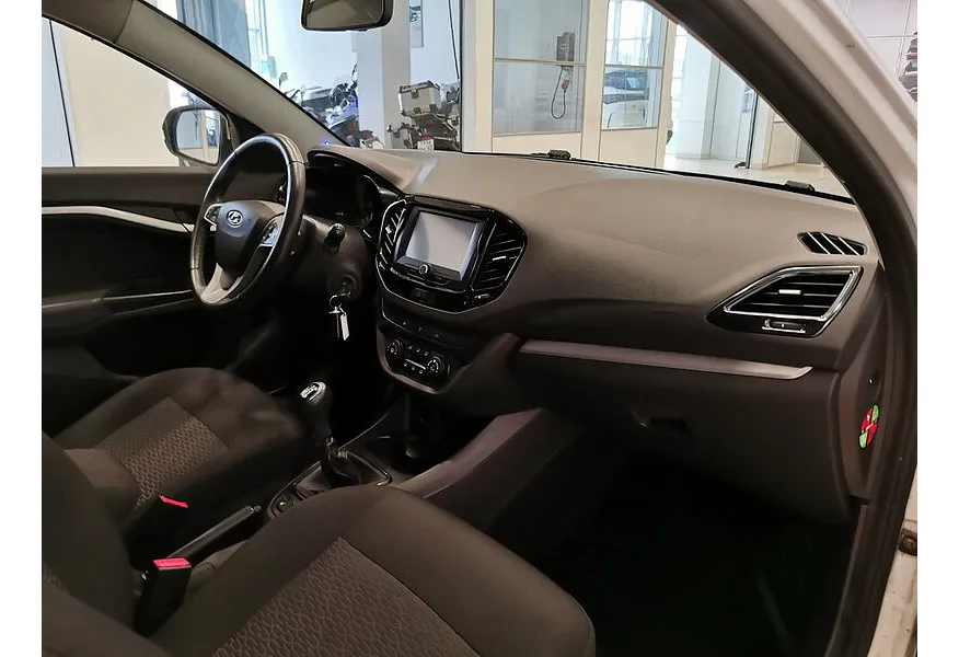 ВАЗ (Lada) Vesta 1.6 MT (106 л.с.) Белый в АВИЛОН. Слайд №12