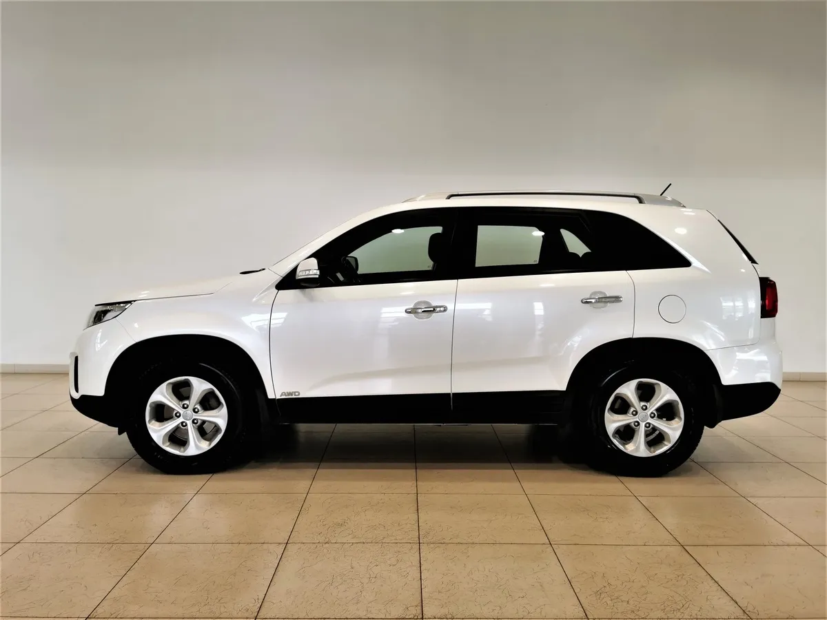 Kia Sorento 2.4 AT 4WD (175 л.с.) Comfort Белый в АВИЛОН. Слайд №5