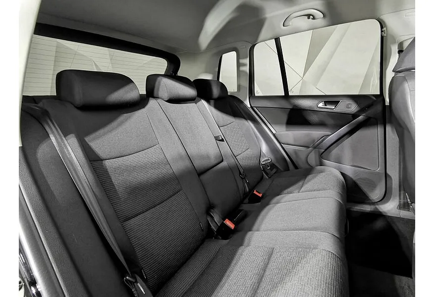 Volkswagen Tiguan 1.4 TSI BlueMotion MT (122 л.с.) Trend & Fun Черный в АВИЛОН. Слайд №16