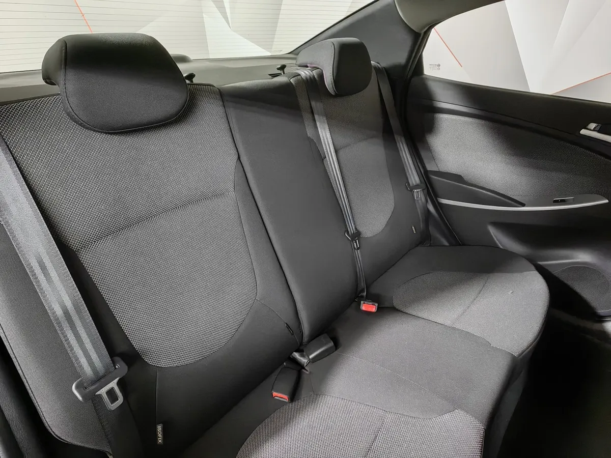 Hyundai Solaris 1.6 MT (123 л.с.) Optima Черный в АВИЛОН. Слайд №17