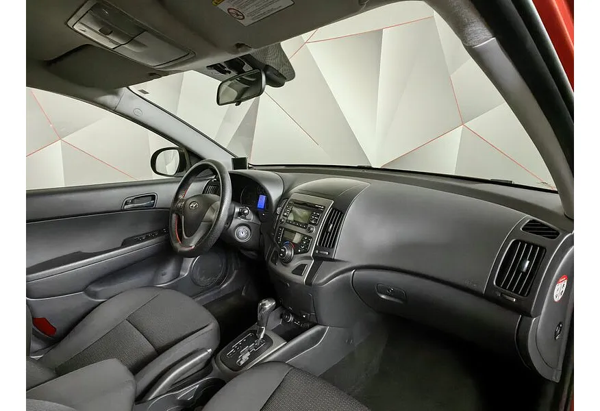 Hyundai i30 1.6 AT (126 л.с.) Красный в АВИЛОН. Слайд №13