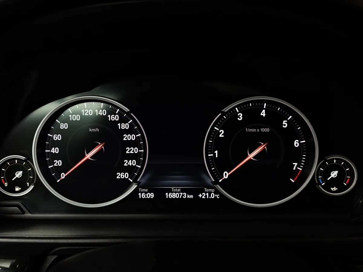 BMW 5 серия 535i xDrive Steptronic (306 л.с.) Белый в АВИЛОН. Слайд №12