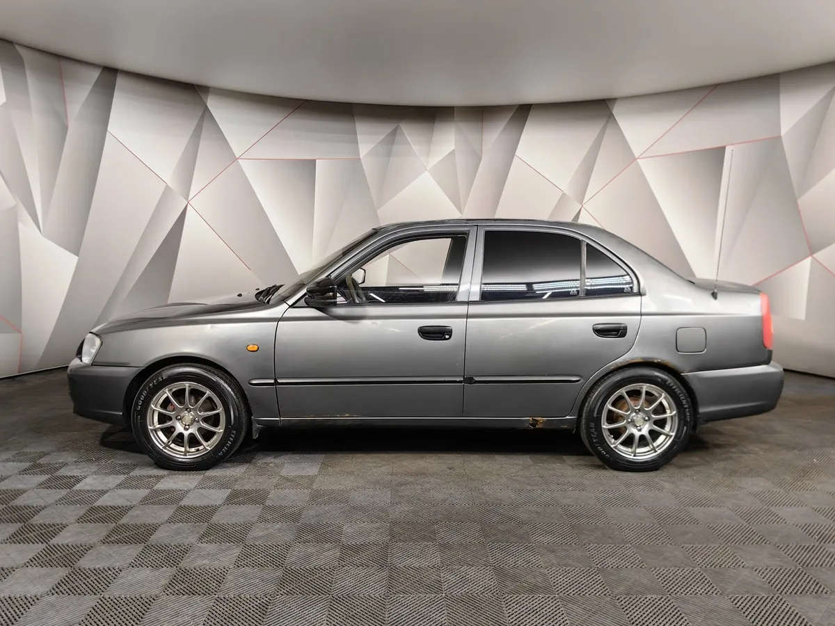 Hyundai Accent 1.5 MT (102 л.с.) Серый в АВИЛОН. Слайд №5