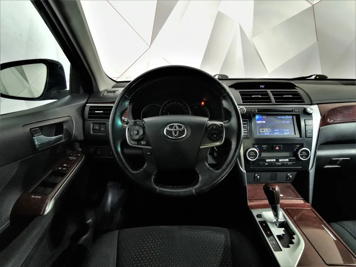 Toyota Camry 2.5 AT (181 л.с.) Классик Черный в АВИЛОН. Слайд №19