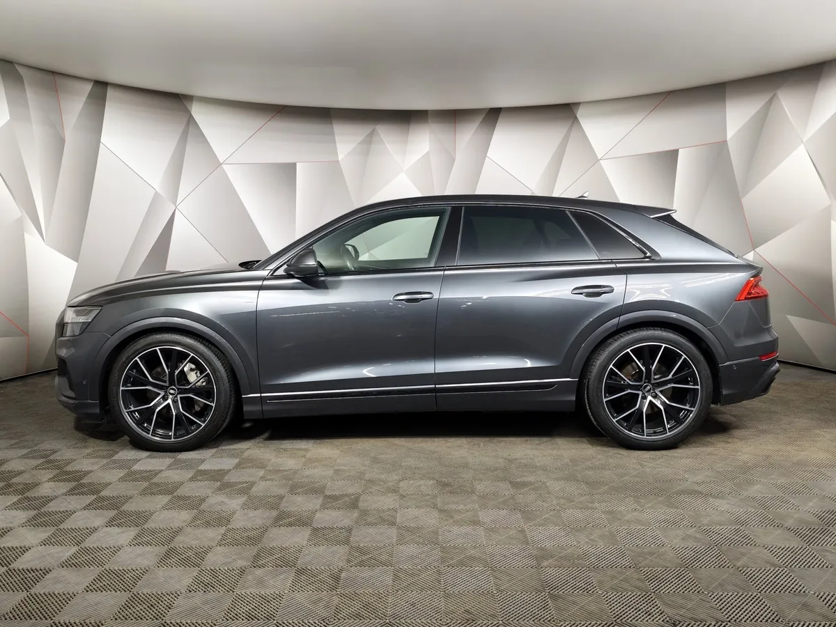 Audi Q8 55 TFSI Tiptronic quattro (340 л.с.) Серый в АВИЛОН. Слайд №5