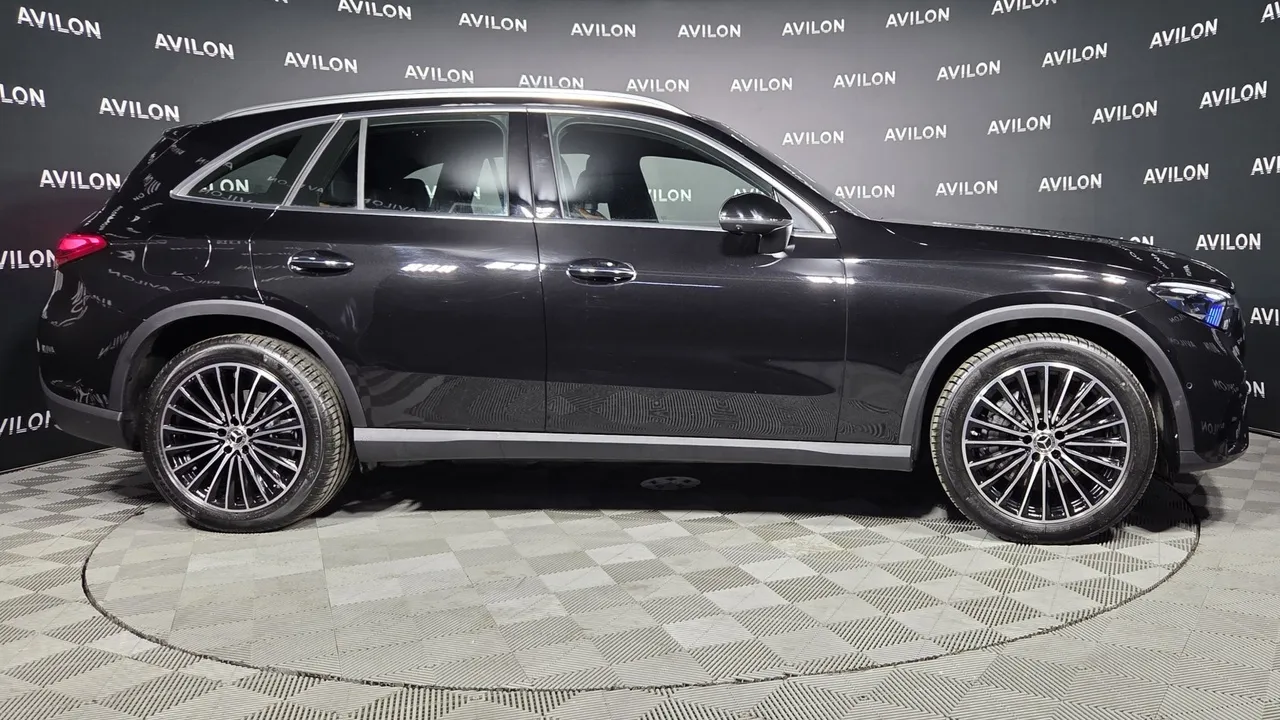 Mercedes-Benz GLC 300 4MATIC 9G-TRONIC (258 л.с.) Черный в АВИЛОН. Слайд №4