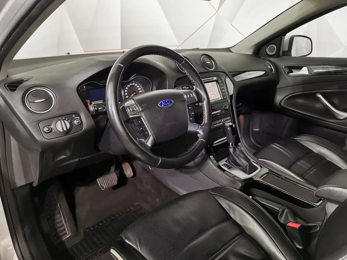 Ford Mondeo 2.0 EcoBoost PowerShift (200 л.с.) Titanium Black Серебристый в АВИЛОН. Слайд №18