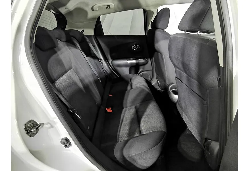 Nissan Juke 1.6 CVT (117 л.с.) Белый в АВИЛОН. Слайд №16