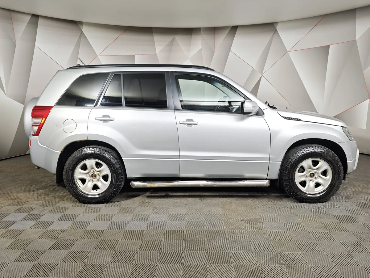 Suzuki Grand Vitara 2.0 AT (140 л.с.) Серебристый в АВИЛОН. Слайд №6