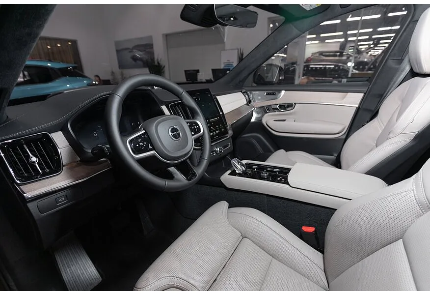 Volvo XC90 2.0 B5 mild hybrid AT AWD (7 мест) (250 л.с.) Ultra Bright Красный в АВИЛОН. Слайд №6