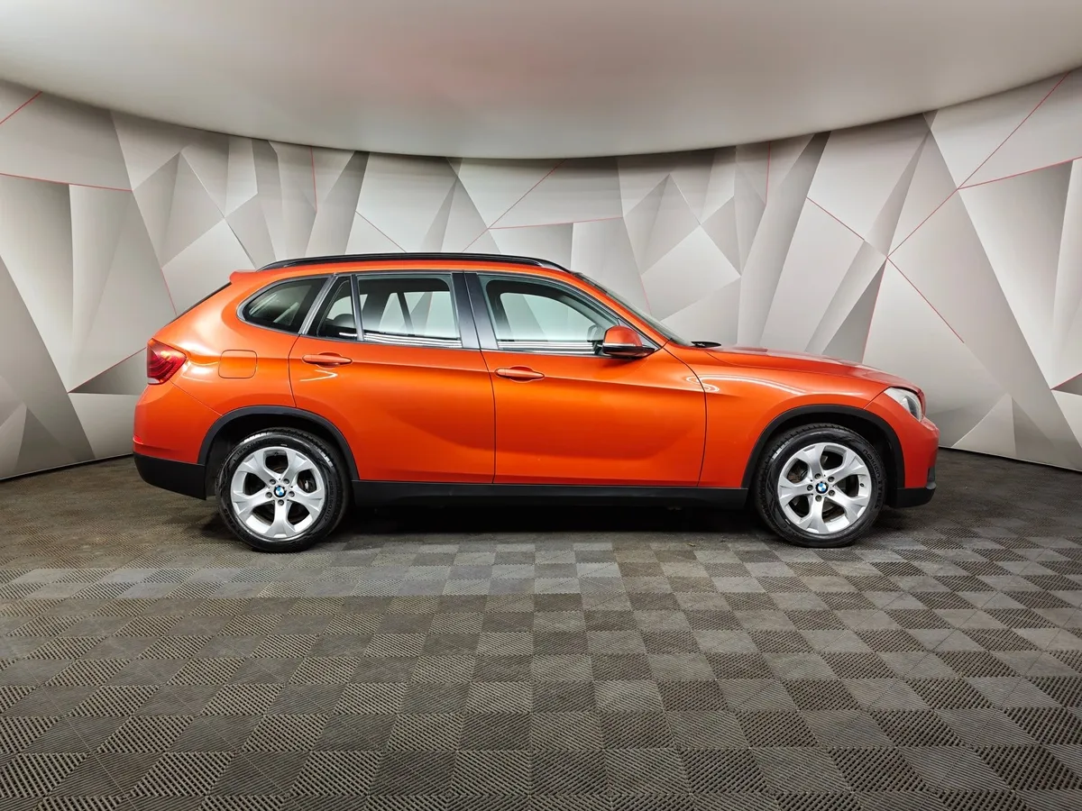 BMW X1 sDrive18i AT (150 л.с.) Базовая. Локальная сборка Оранжевый в АВИЛОН. Слайд №6