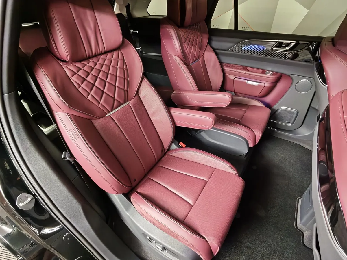 Hongqi E-HS9 AT 4WD (551 л.с.) 6 мест Делюкс Черный в АВИЛОН. Слайд №16