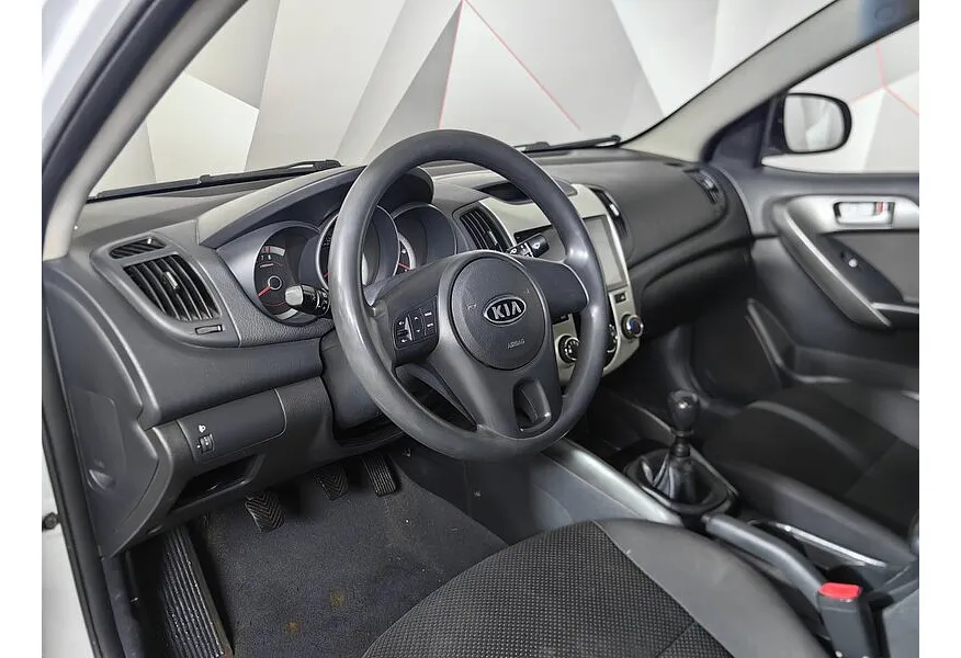 АВИЛОН - Kia Cerato 1.6 MT (126 л.с.) Comfort Белый - slide 8