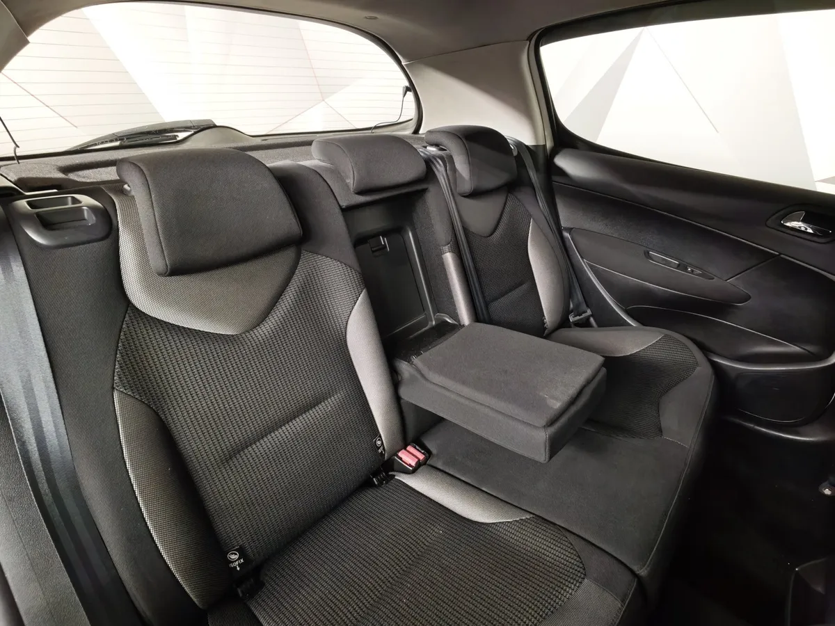 Peugeot 308 1.6 AT (120 л.с.) Белый в АВИЛОН. Слайд №16