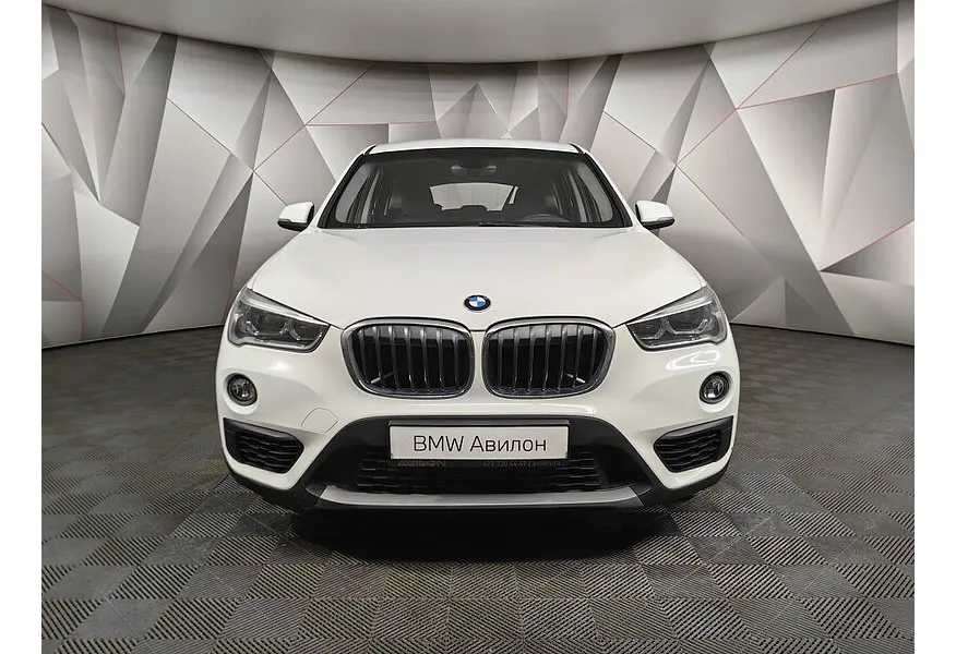 BMW X1 18i sDrive AT (136 л.с.) Белый в АВИЛОН. Слайд №3