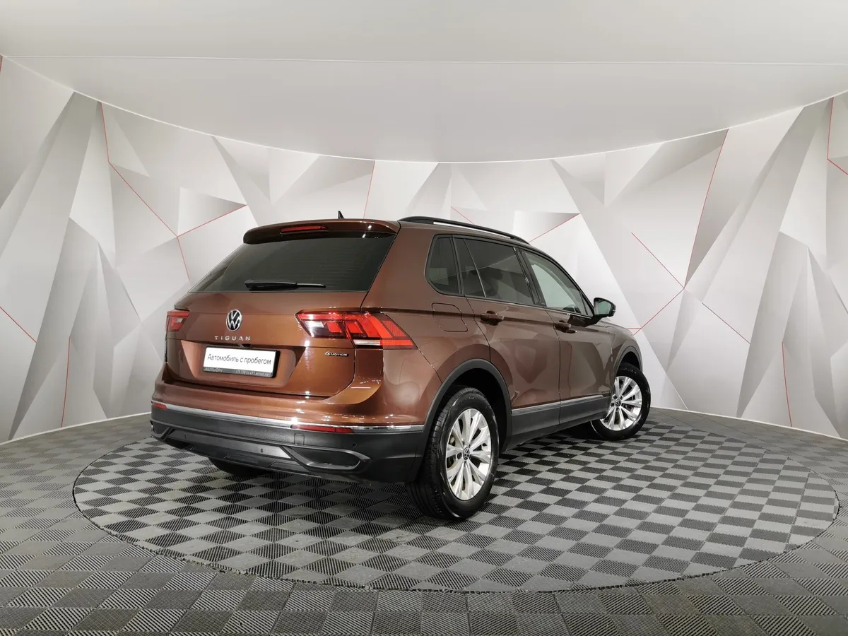 Volkswagen Tiguan 2.0 TSI 4Motion AT (180 л.с.) Status Коричневый в АВИЛОН. Слайд №2