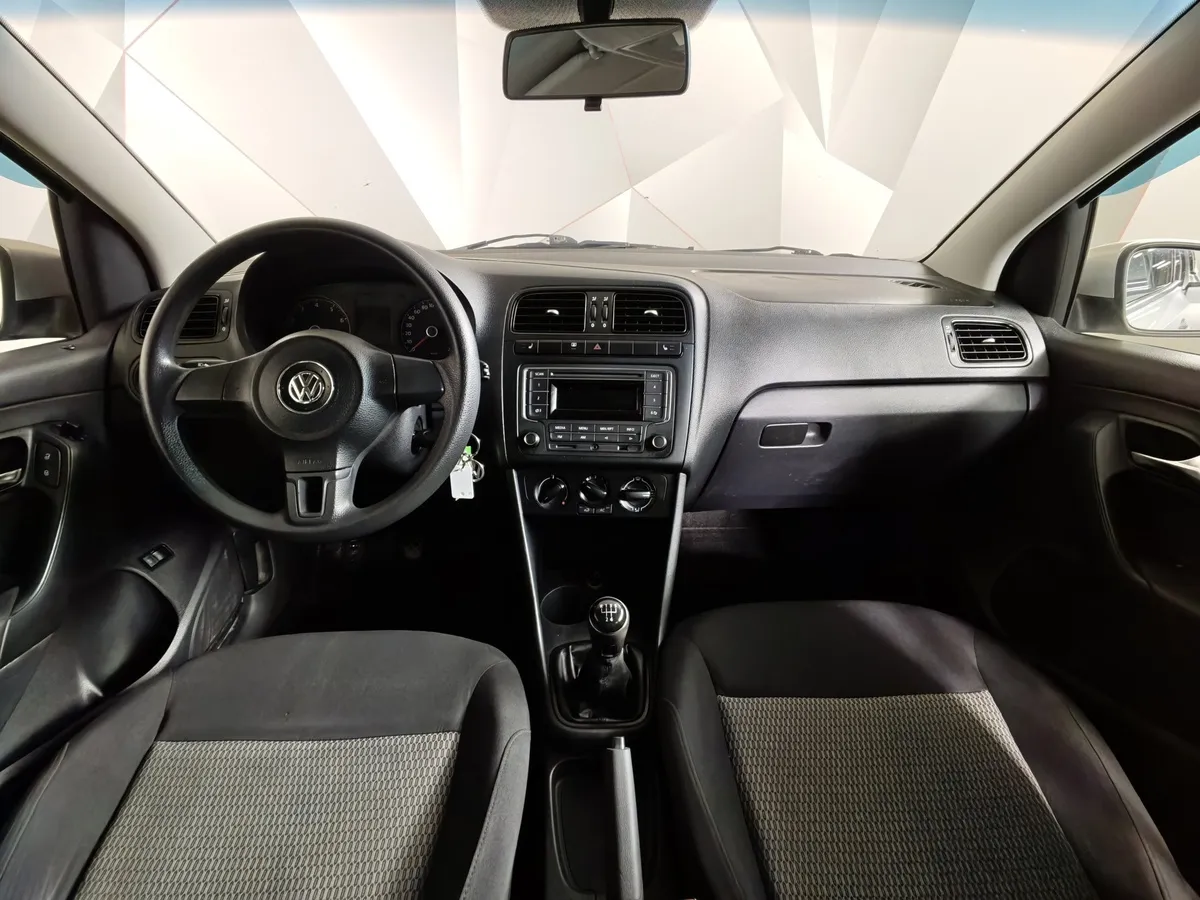 Volkswagen Polo 1.6 MPI MT (90 л.с.) Comfortline Серебристый в АВИЛОН. Слайд №14