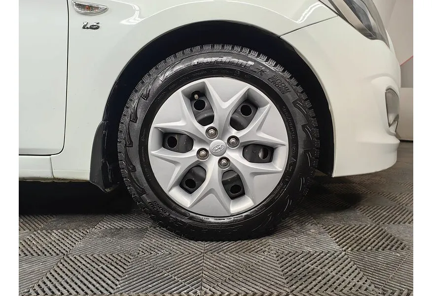 Hyundai Solaris 1.6 AT (123 л.с.) Comfort Белый в АВИЛОН. Слайд №9