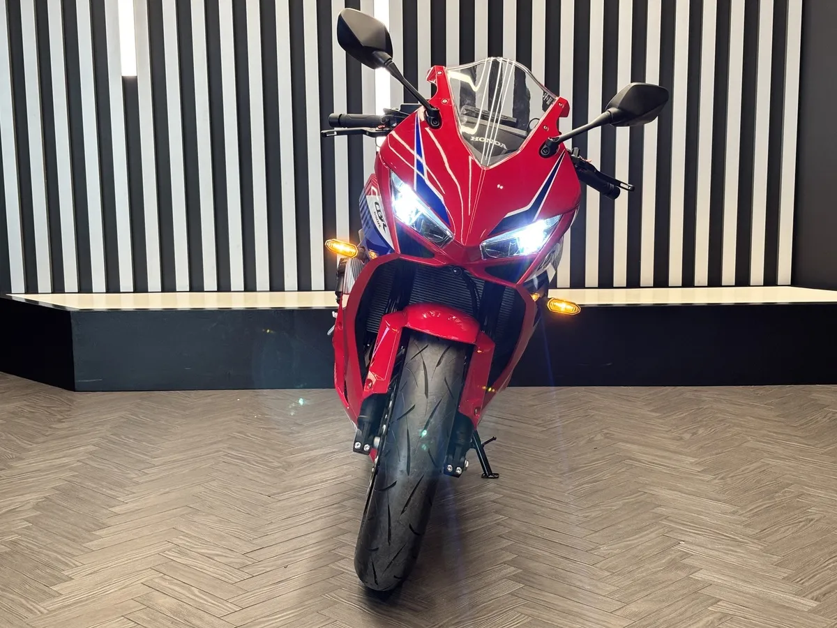 Honda CBR650 R 649 см³ (95 л.с.) (95) 649 Красный в АВИЛОН. Слайд №5