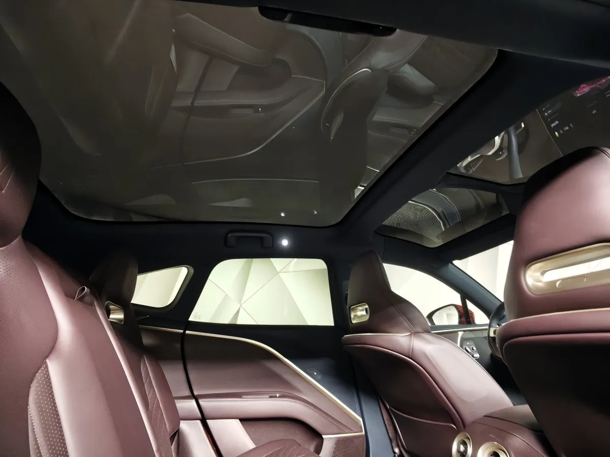 Avatr 11 Long Range Dual Motor AT 4WD (309 л.с.)  Luxury Edition  Красный в АВИЛОН. Слайд №24