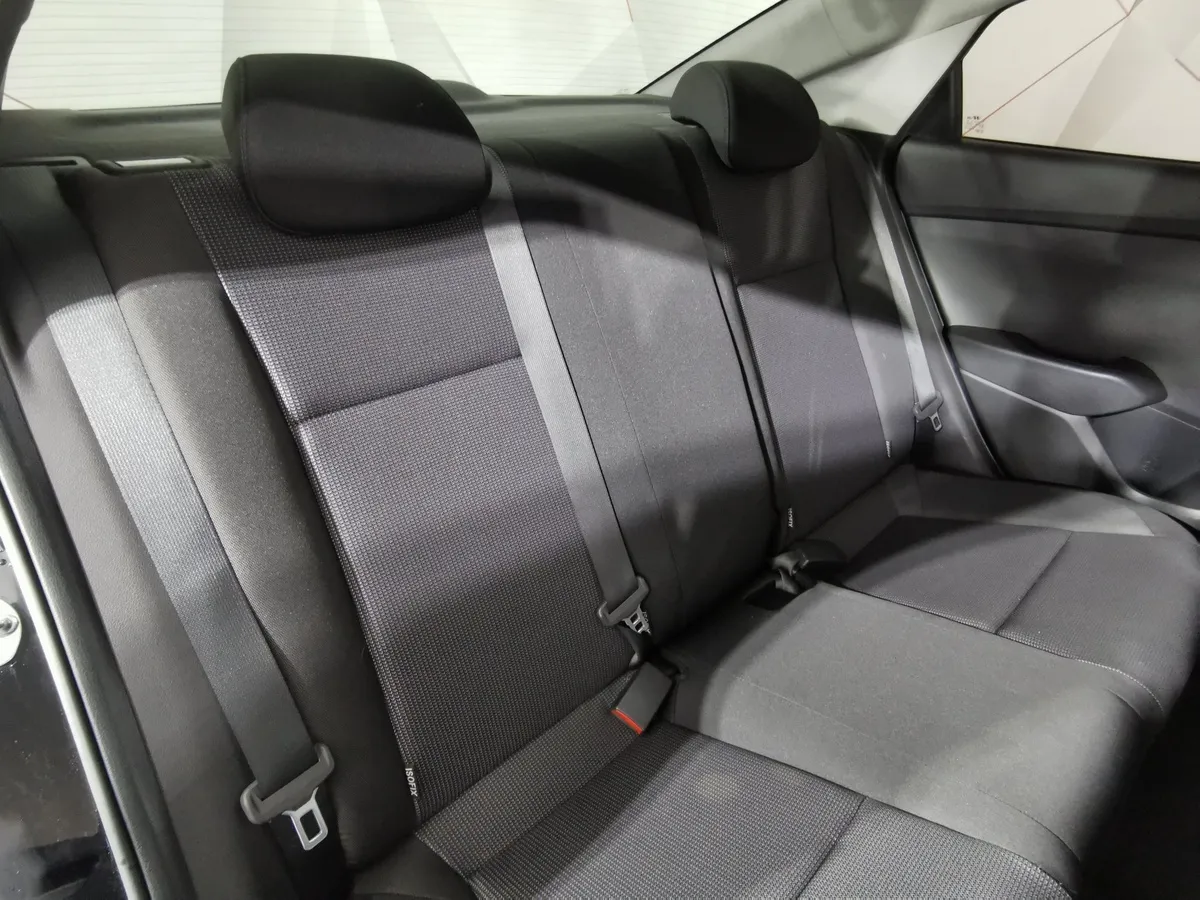 Hyundai Solaris 1.6 AT (123 л.с.) Comfort + Advanced + Winter Черный в АВИЛОН. Слайд №16