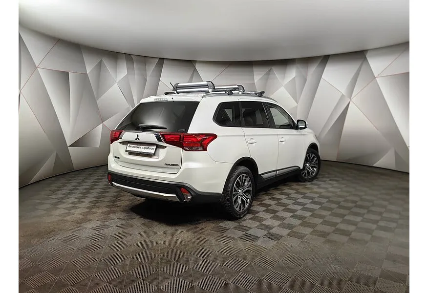 Mitsubishi Outlander 2.0 MIVEC CVT 4WD (146 л.с.) Invite Белый в АВИЛОН. Слайд №2