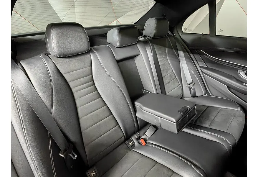 Mercedes-Benz E-Класс E 300 d 4MATIC 9G-TRONIC (249 л.с.) Sport Plus Черный в АВИЛОН. Слайд №17