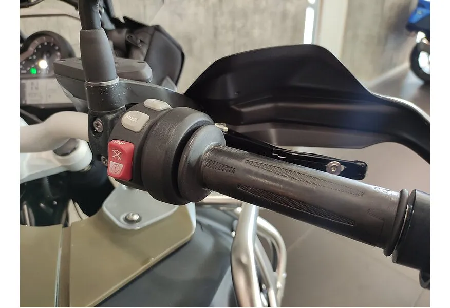 LIVE. Слайд №9