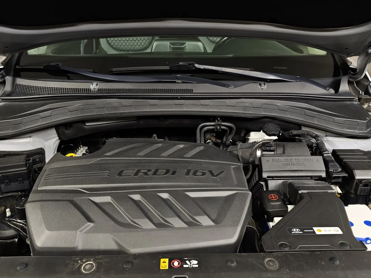 Hyundai Santa Fe 2.2 (200 л.с.) CRDi - 8AT High-tech Серый в АВИЛОН. Слайд №11