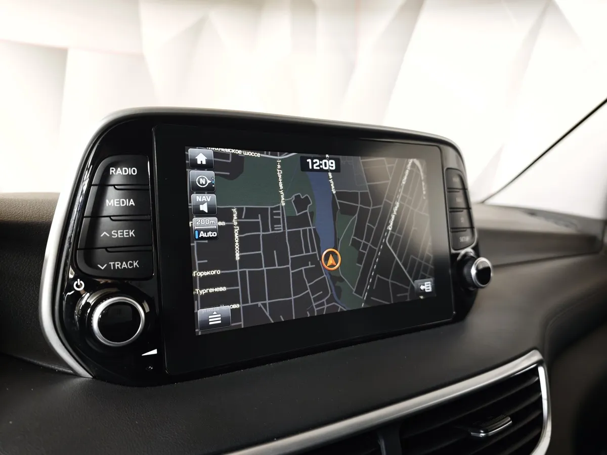 Hyundai Tucson 2.0 (150 л.с.) MPi-6AT-4WD Dynamic Красный в АВИЛОН. Слайд №21