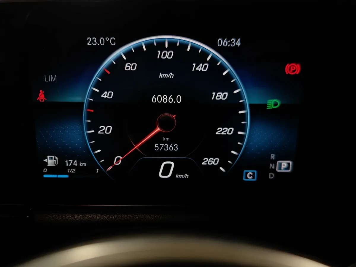 Mercedes-Benz GLA 250 8G-DCT 4MATIC (224 л.с.) Progressive Серый в АВИЛОН. Слайд №18