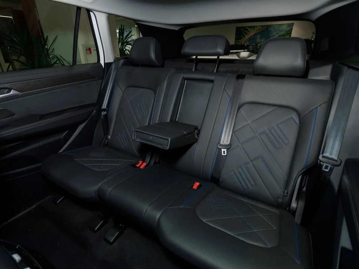 Volkswagen Tavendor 2.0 DSG 4WD (272 л.с.) Р-Лайн Тоуринг Белый в АВИЛОН. Слайд №12 Volkswagen Tavendor 2.0 DSG 4WD (272 л.с.) Р-Лайн Тоуринг Белый в АВИЛОН. Слайд №12