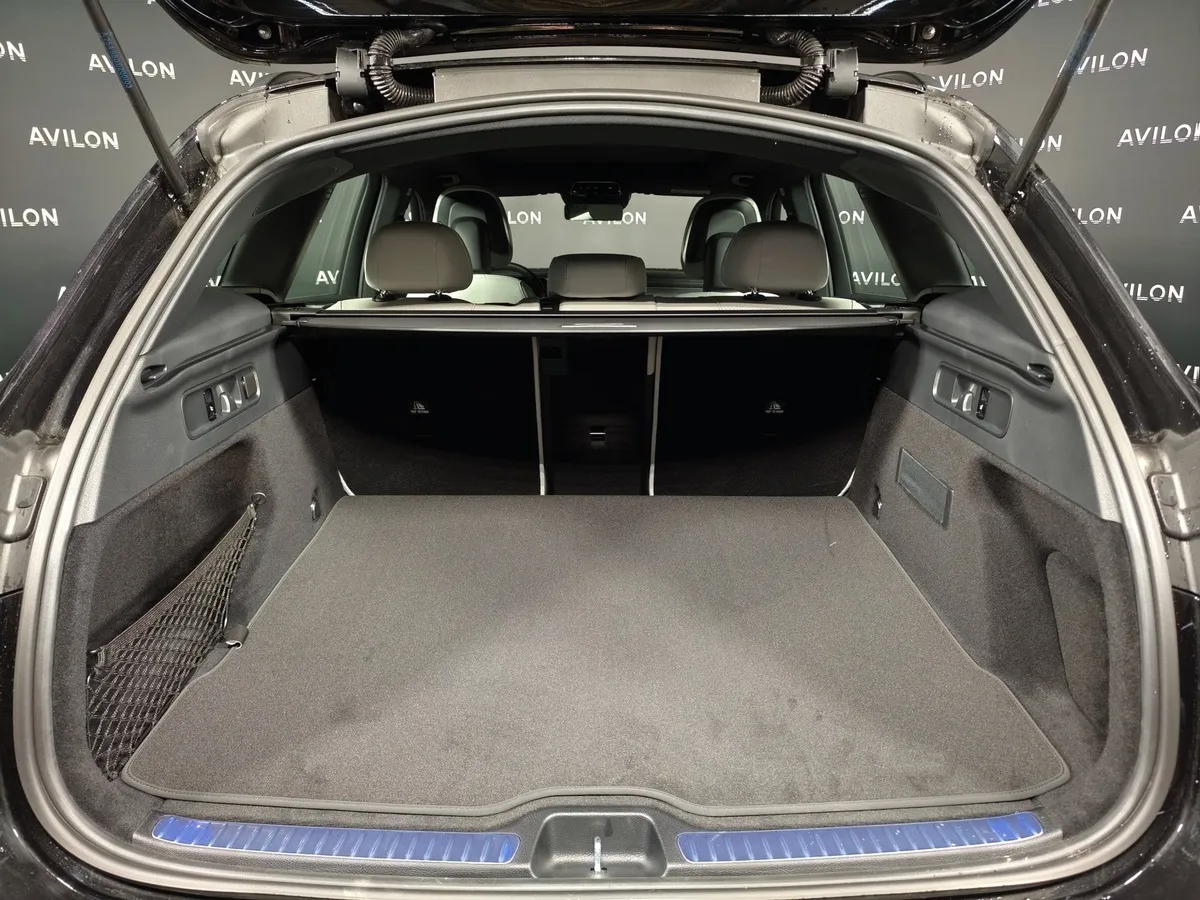 Mercedes-Benz GLC 300 4MATIC 9G-TRONIC (258 л.с.) Черный в АВИЛОН. Слайд №18