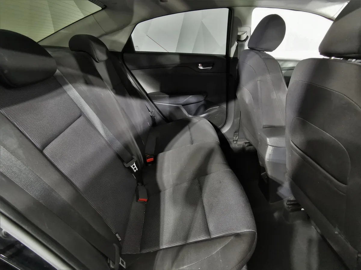 Hyundai Solaris 1.6 AT (123 л.с.) Comfort + Light Черный в АВИЛОН. Слайд №15