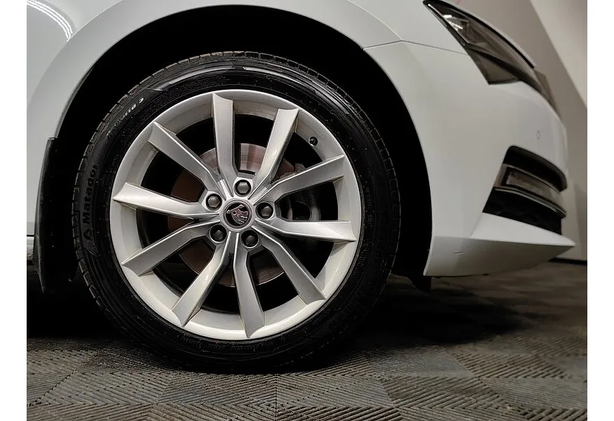 Skoda Superb 1.4 TSI DSG (150 л.с.) Exclusive Белый в АВИЛОН. Слайд №9