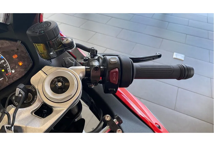 QJMOTOR SRK 921 RR 921 см³ (129 л.с.) (129) 921 Красный в АВИЛОН. Слайд №16