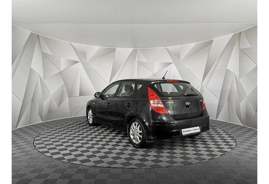 Hyundai i30 1.6 MT (122 л.с.) Черный в АВИЛОН. Слайд №4