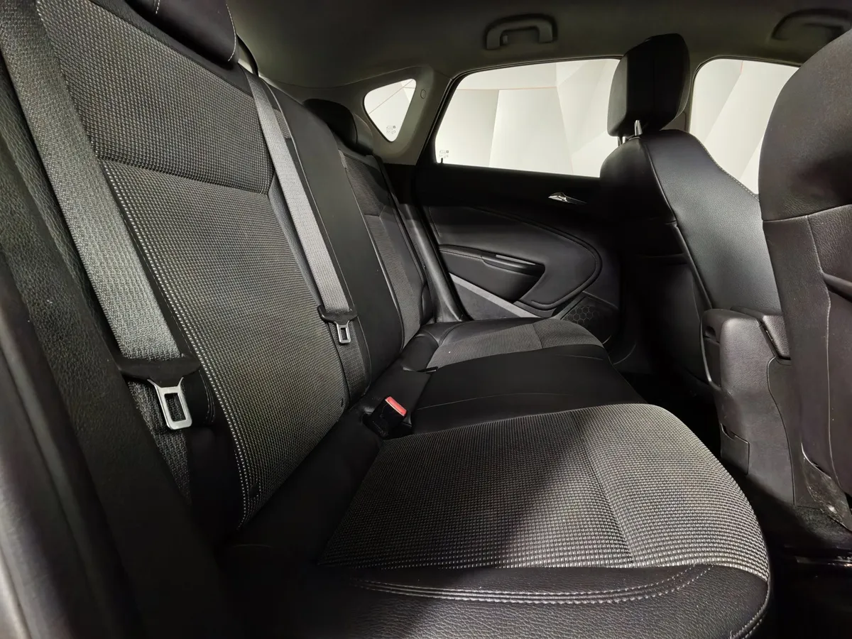 Opel Astra 1.4 Turbo AT (140 л.с.) Серебристый в АВИЛОН. Слайд №14