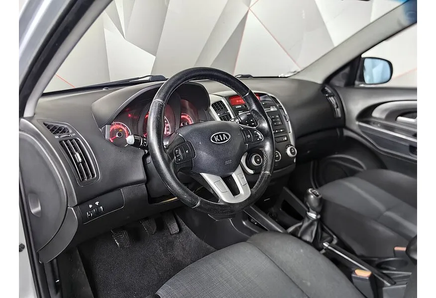 Kia Ceed 1.6 MT (122 л.с.) Серый в АВИЛОН. Слайд №16