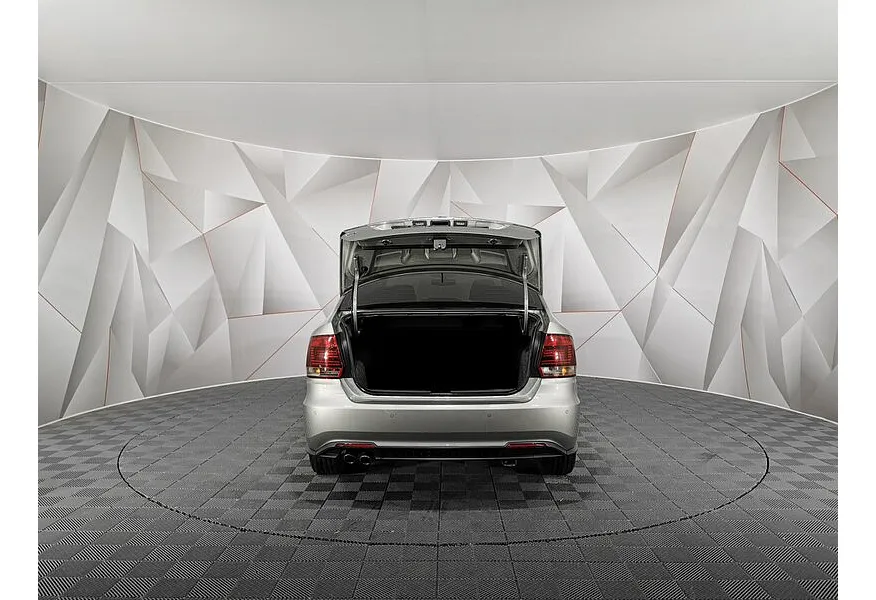 Volkswagen Polo 1.4 TSI MT (125 л.с.) GT Серебристый в АВИЛОН. Слайд №12