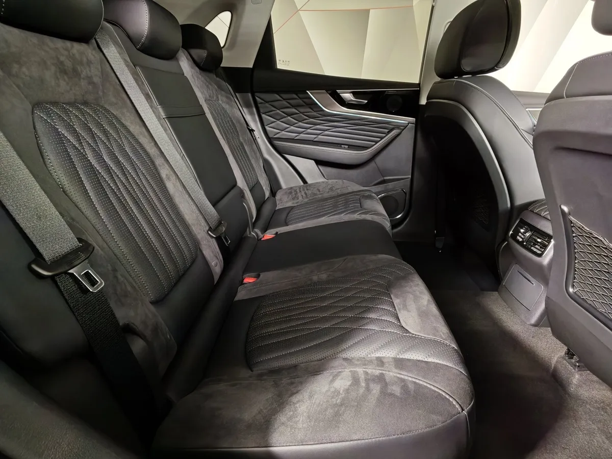 Hongqi HS5 2.0 AT 4WD (224 л.с.) Комфорт Черный в АВИЛОН. Слайд №16