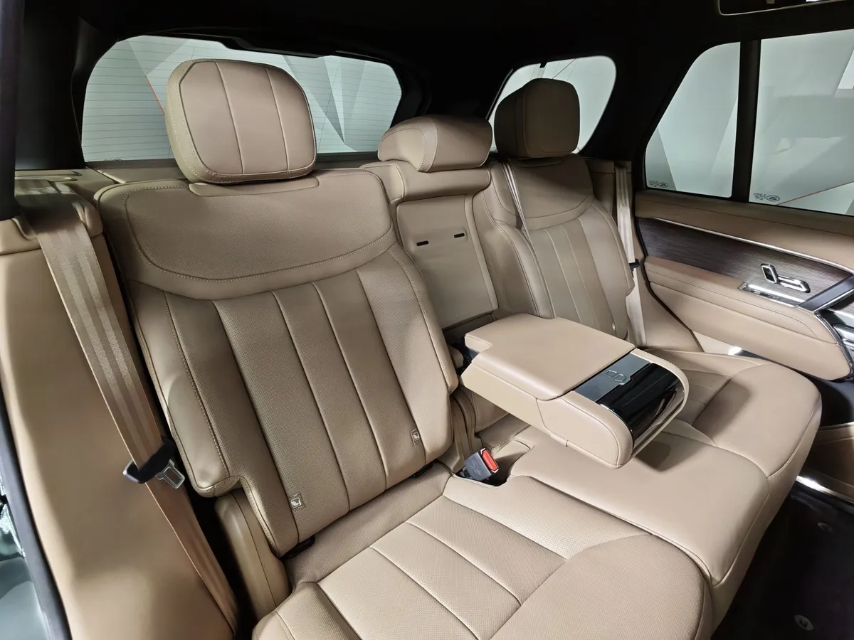Land Rover Range Rover 3.0D AT AWD (300 л.с.) SE Зеленый в АВИЛОН. Слайд №17