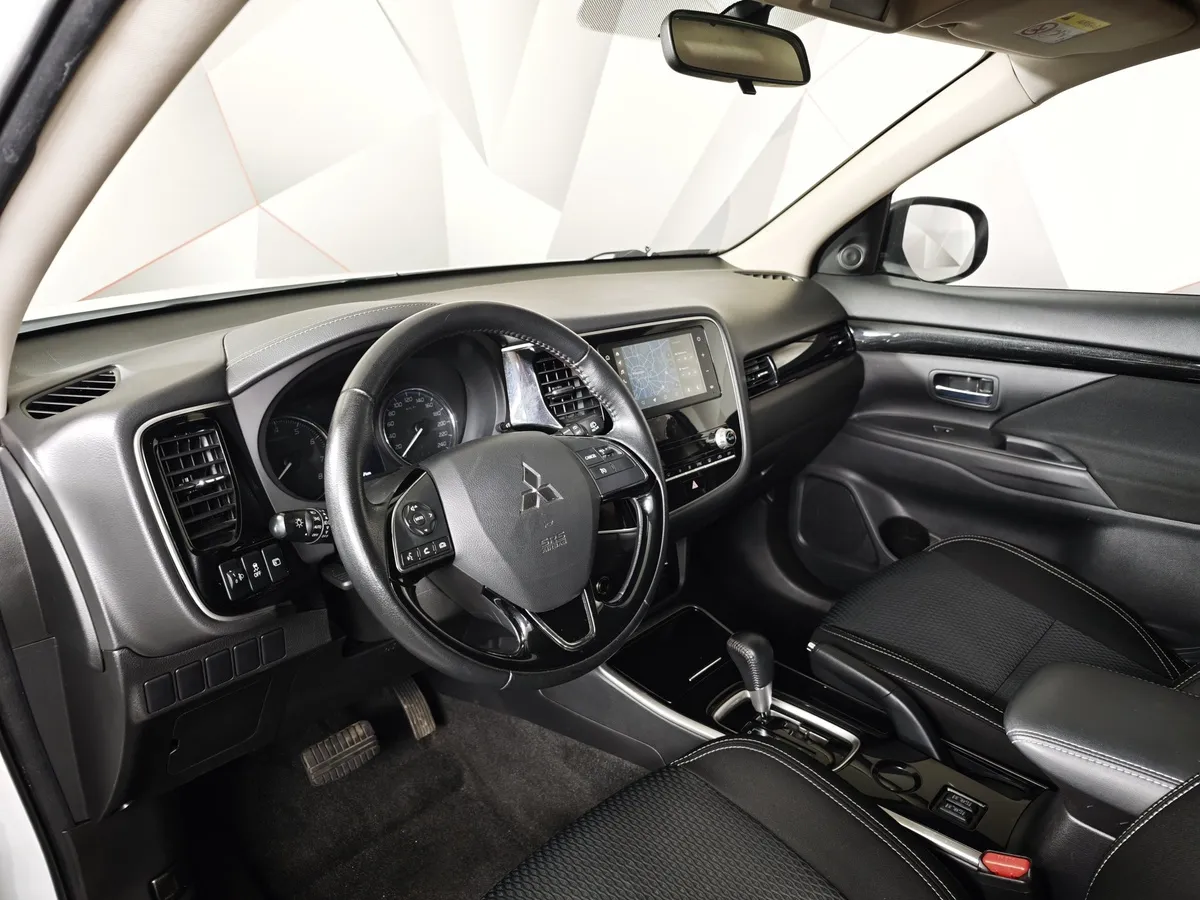 Mitsubishi Outlander 2.0 CVT (146 л.с.) Invite Белый в АВИЛОН. Слайд №19