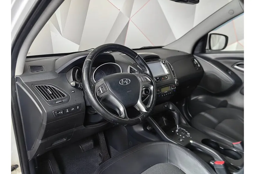Hyundai ix35 2.0 CRDi AT 4WD (184 л.с.) Comfort + Navi Белый в АВИЛОН. Слайд №9