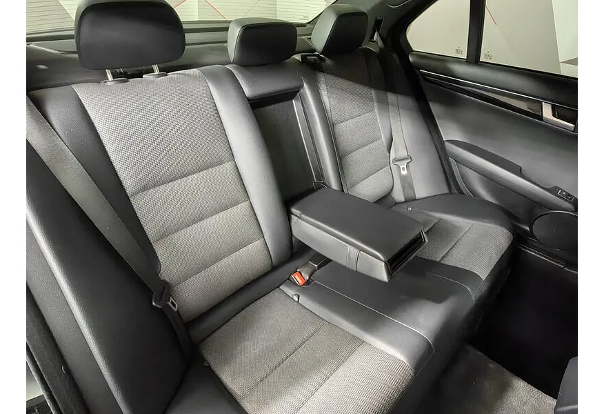 Mercedes-Benz C-Класс C 180 7G-Tronic Plus (156 л.с.) Черный в АВИЛОН. Слайд №16